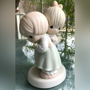 PRECIOUS MOMENTS FIGURINE - THAT'S WHAT FRIENDS ARE FOR